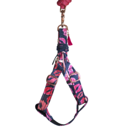 Harnais motif lèvres pour chien – rose fuchsia & or rose chic Harnais motif lèvres pour chien – rose fuchsia & or rose chic