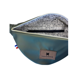 Banane imperméable chien avec sac à crottes intégré – Pratique et stylée Banane imperméable chien avec sac à crottes intégré – Pratique et stylée